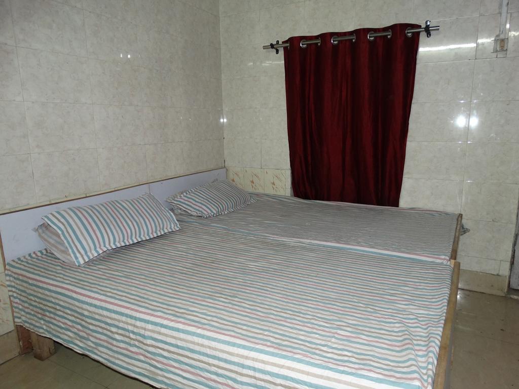 Goldy Guest House พาราณสี ภายนอก รูปภาพ