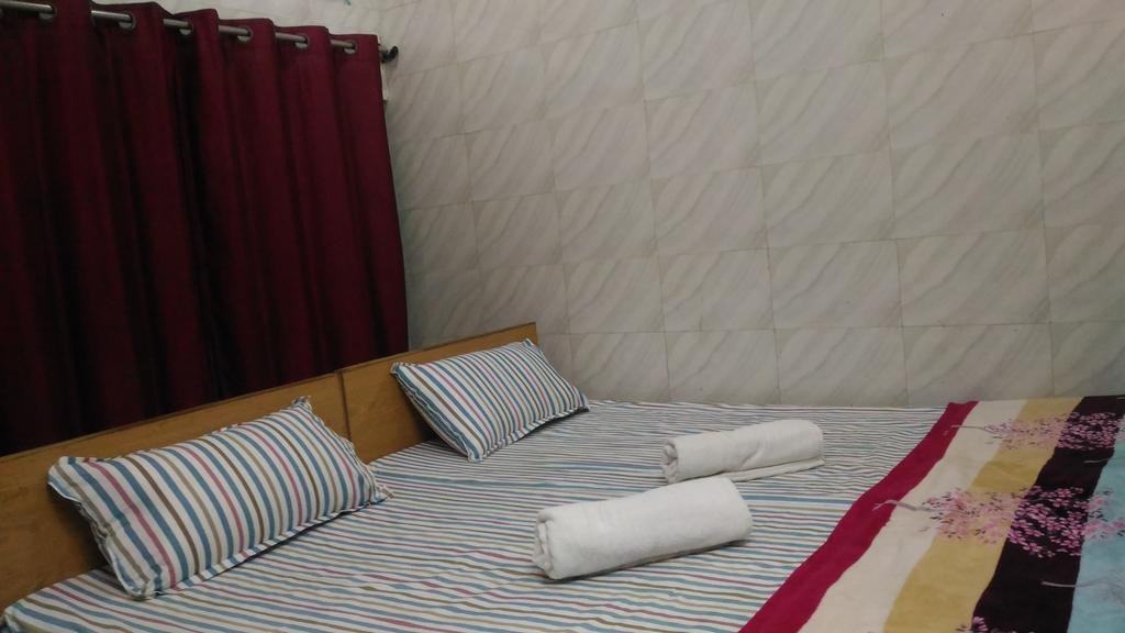 Goldy Guest House พาราณสี ภายนอก รูปภาพ