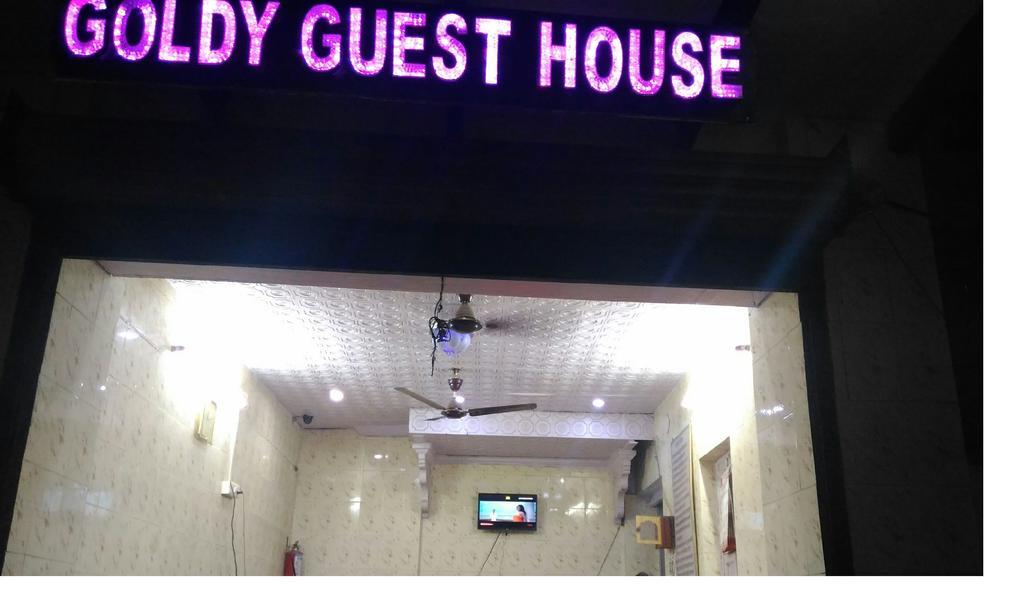Goldy Guest House พาราณสี ภายนอก รูปภาพ