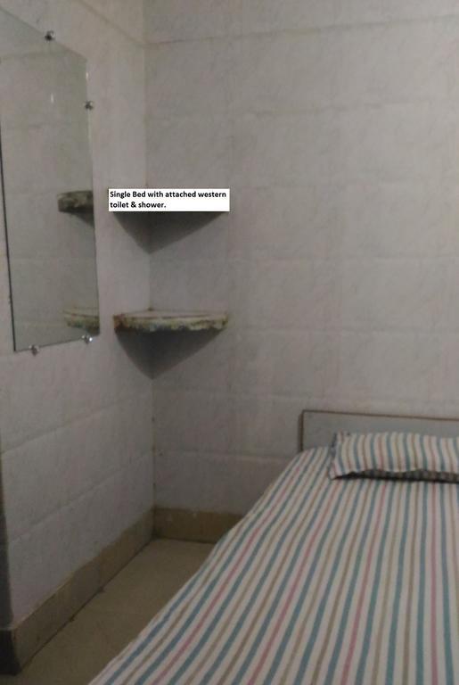 Goldy Guest House พาราณสี ภายนอก รูปภาพ