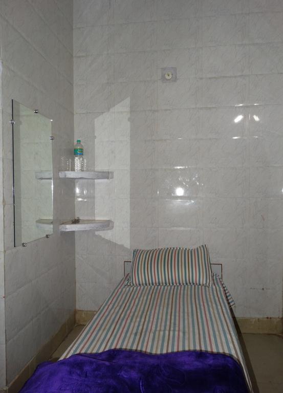 Goldy Guest House พาราณสี ภายนอก รูปภาพ