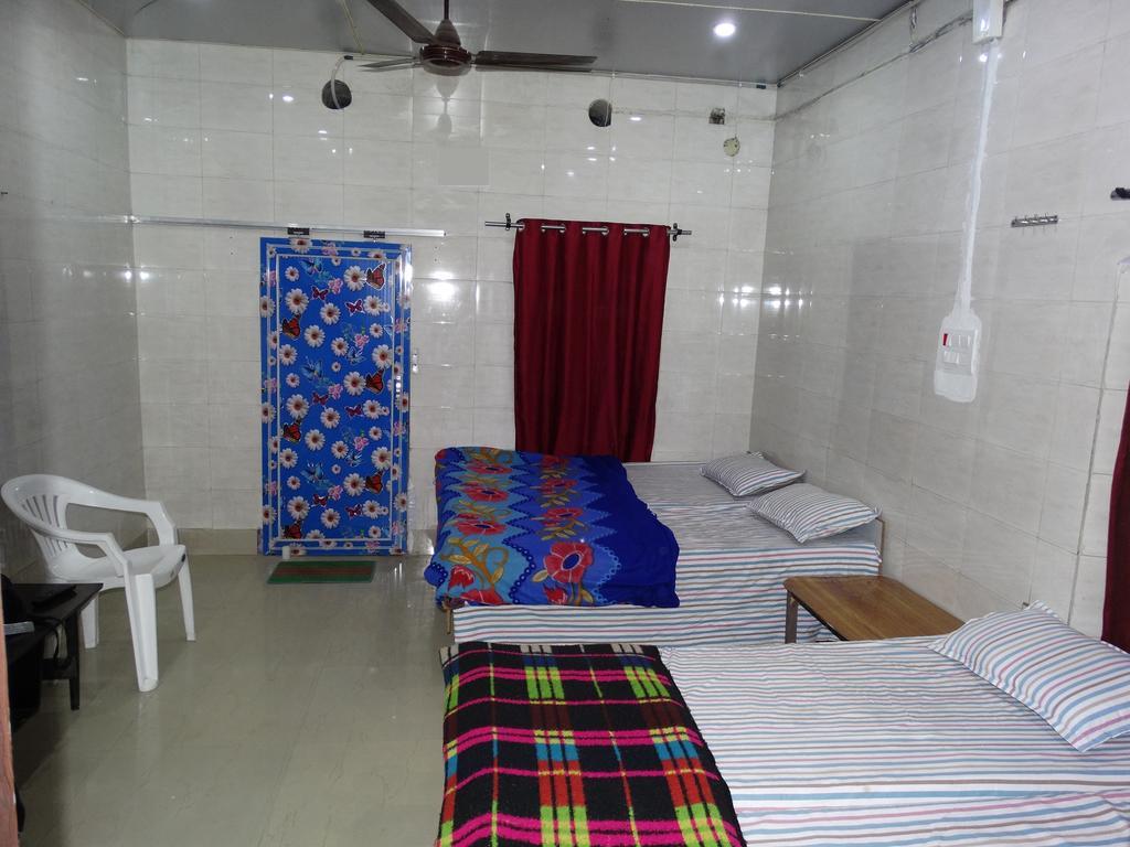 Goldy Guest House พาราณสี ภายนอก รูปภาพ
